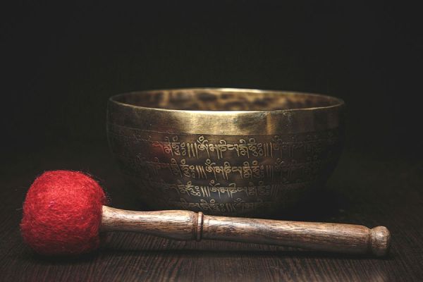 jeune-geneve-se-reposer-jeunant-guerir-microbiote-intermittent-nutrition-sonotherapie-diete-alimentation-jeuner-mediation-yoga-sejours-bains-sonores-spa-etude-chuv-randonnee